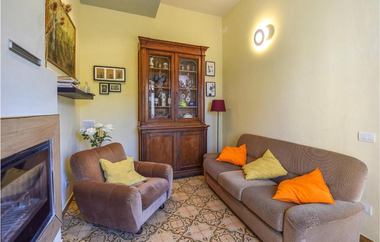 5 Bedroom Amazing Home In Fabbiano Fabbiano  Exterior photo