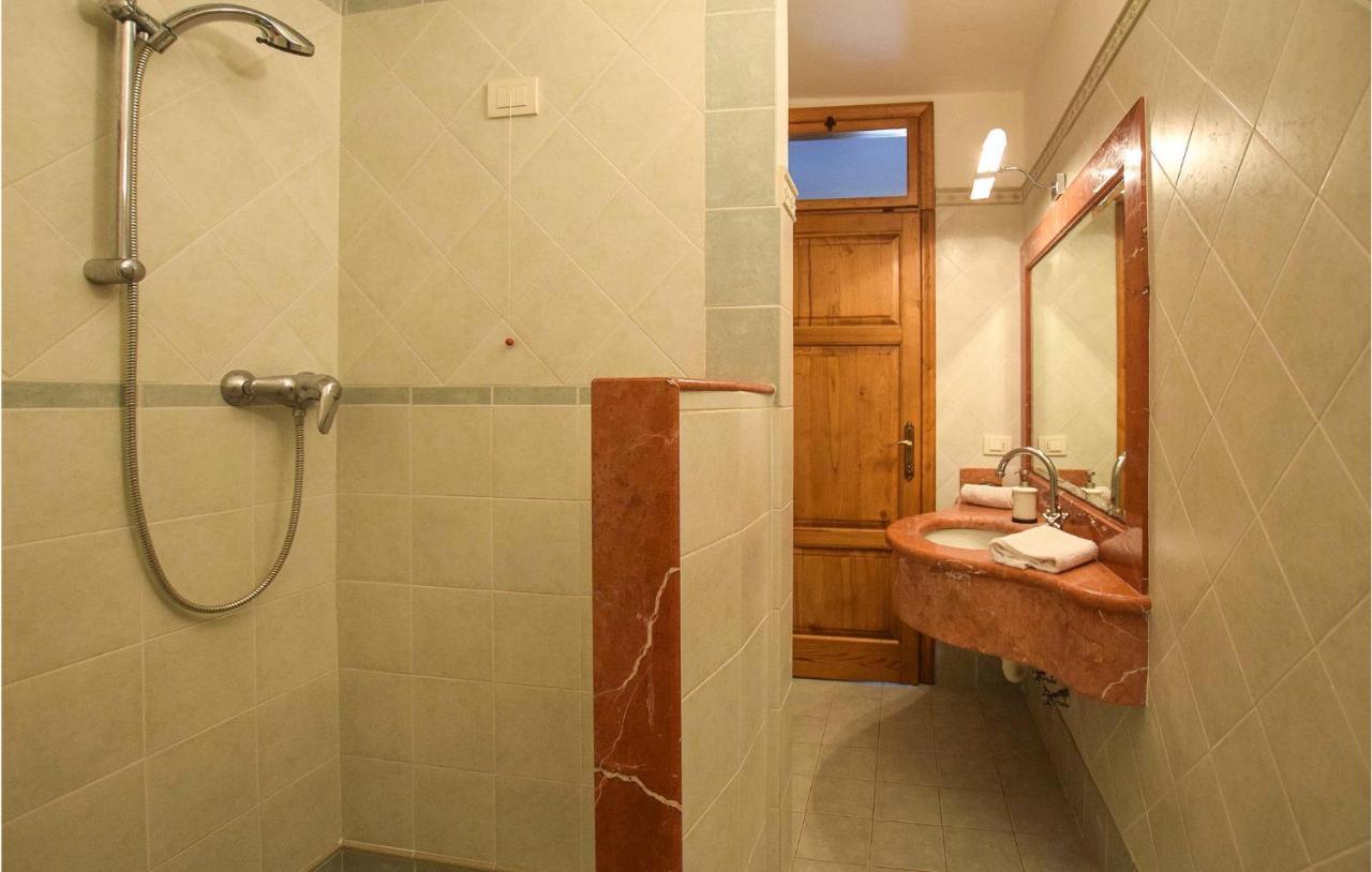 5 Bedroom Amazing Home In Fabbiano Fabbiano  Exterior photo